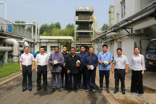 炎炎夏日送清凉 丝丝关爱润心田 ——“夏送清凉”活动持续开展